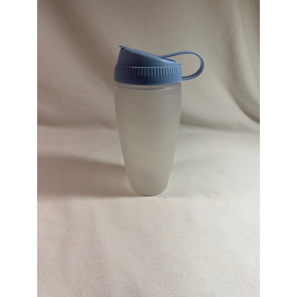Rubbermaid 16 oz Shaker Bottle Frosted Blue Flip Top Lid 500ml 3092-5